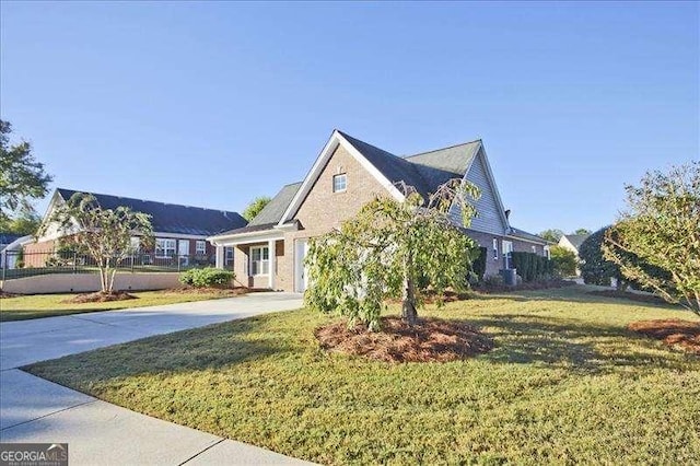 view of front of house with a front lawn