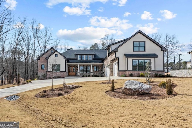 view of front of house featuring a front yard