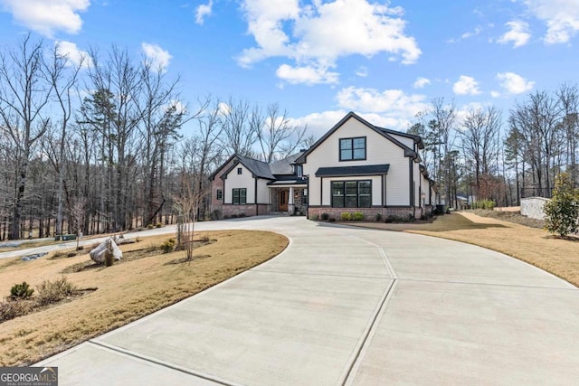 view of front of house with a front lawn