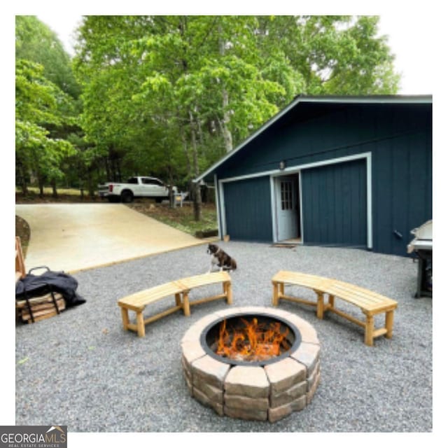 view of patio with an outdoor fire pit