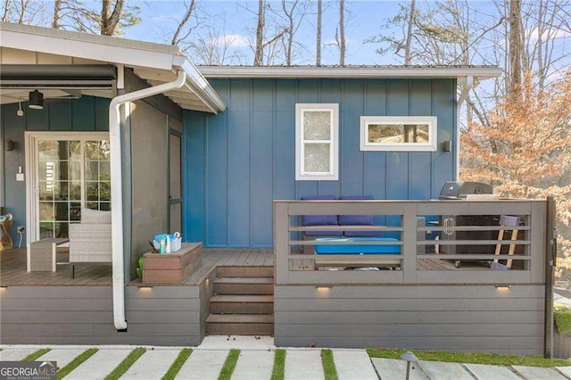 entrance to property featuring a wooden deck