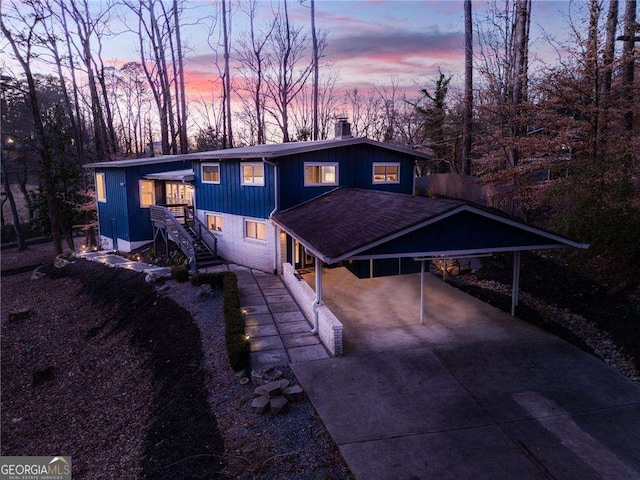 view of front of property featuring a carport