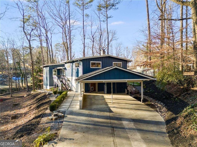 view of front of house featuring a carport