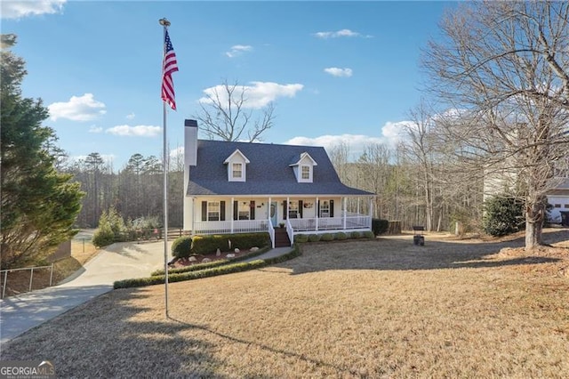 view of front of property featuring a porch and a front yard