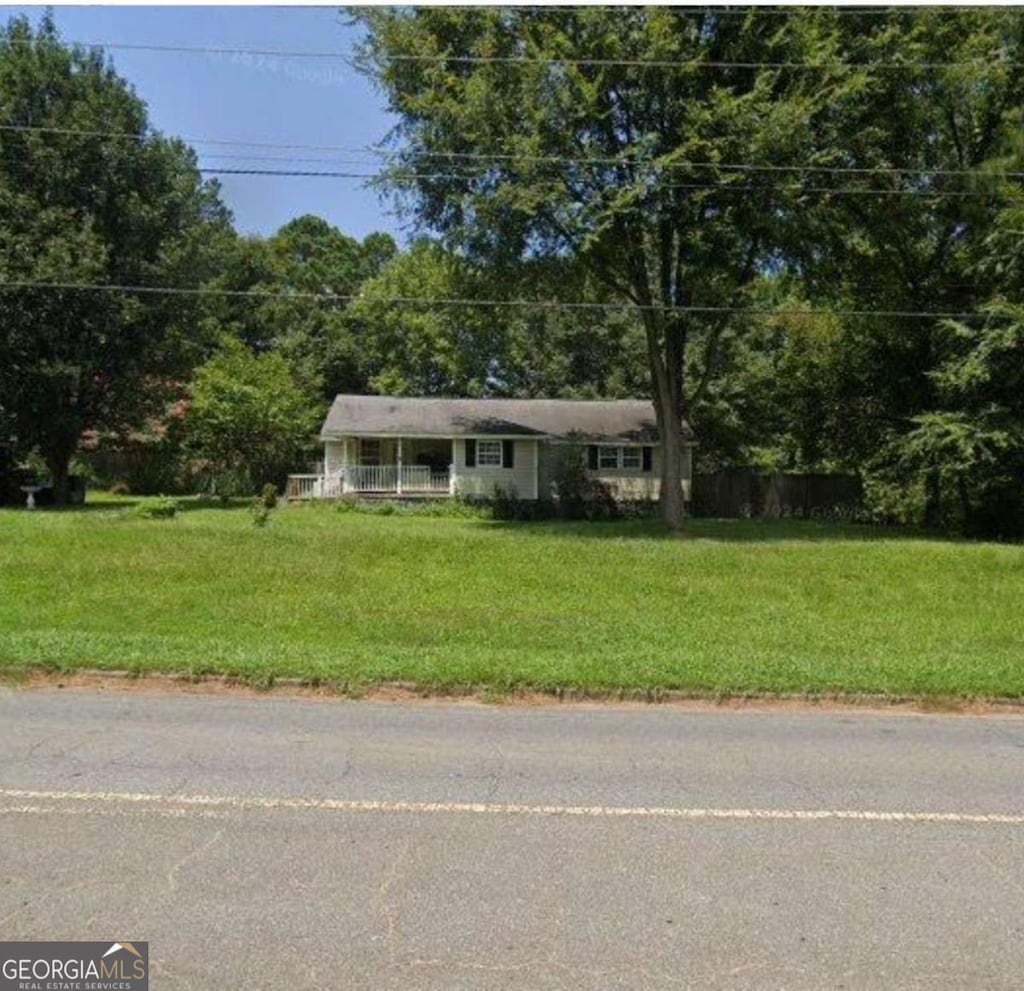 view of front of house with a front yard