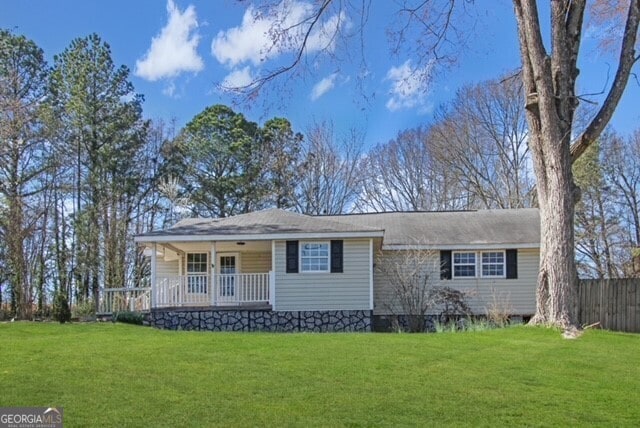 1381 Allgood Rd, Marietta, GA 30062 - ranch-style home featuring crawl space, covered porch, a front lawn, and fence