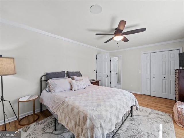 bedroom with ceiling fan, ornamental molding, and light wood-type flooring