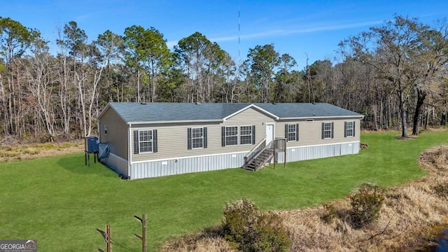 manufactured / mobile home featuring a front yard