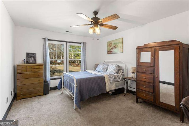 bedroom with carpet flooring and ceiling fan