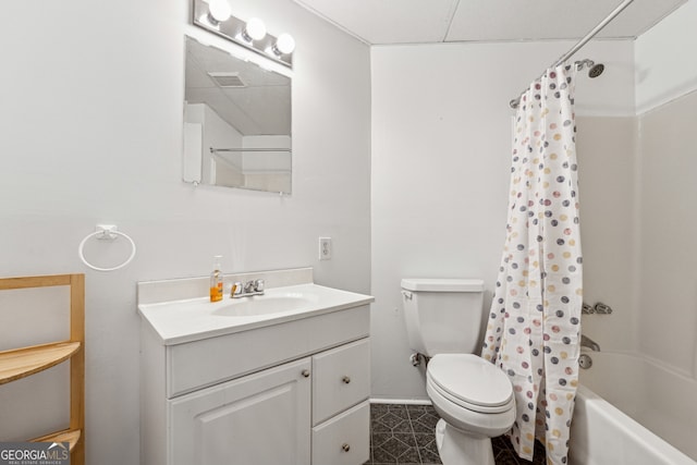 full bathroom featuring shower / tub combo with curtain, vanity, and toilet