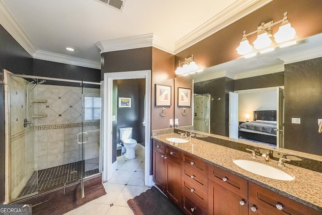 full bathroom featuring toilet, a sink, visible vents, ensuite bath, and crown molding