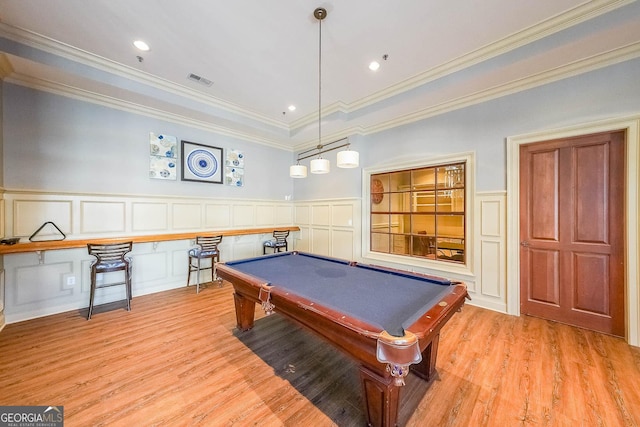 rec room featuring light wood finished floors, billiards, visible vents, a wainscoted wall, and a decorative wall