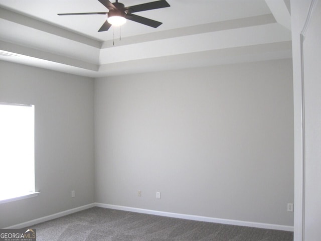 spare room with carpet and ceiling fan