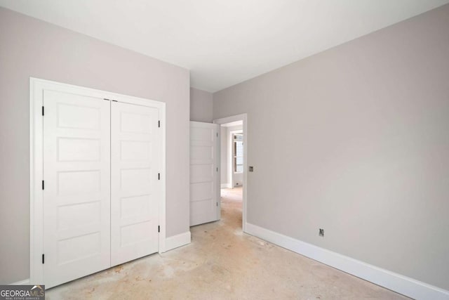 unfurnished bedroom featuring a closet