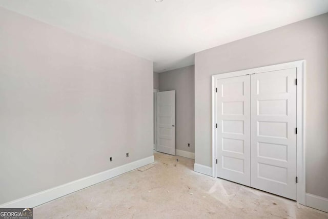 unfurnished bedroom featuring a closet