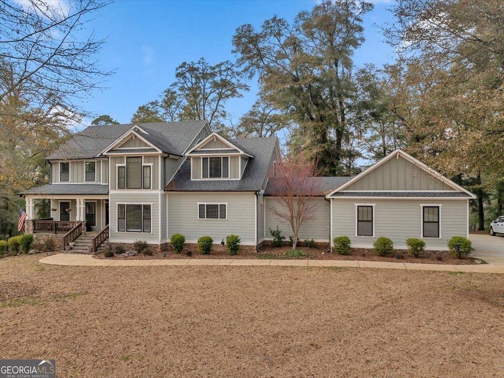 view of front of property featuring a porch