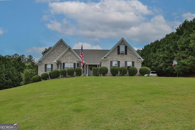 view of front of house with a front lawn