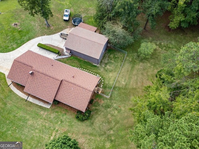 ranch-style house featuring a front yard