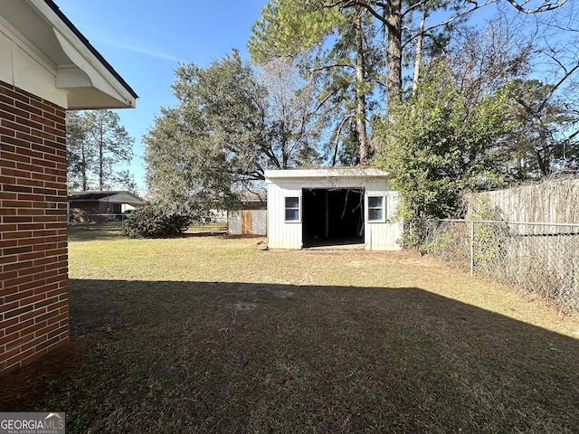 view of yard with a shed