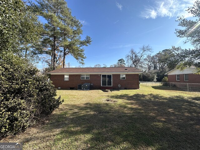 back of house featuring a yard