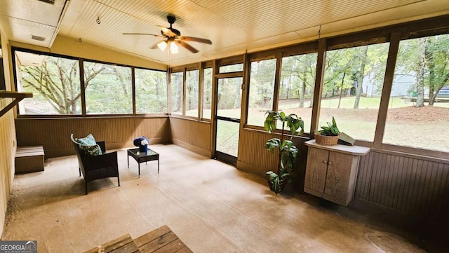 sunroom / solarium with ceiling fan