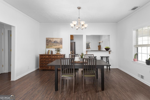 dining space featuring ornamental molding, dark hardwood / wood-style floors, and a notable chandelier