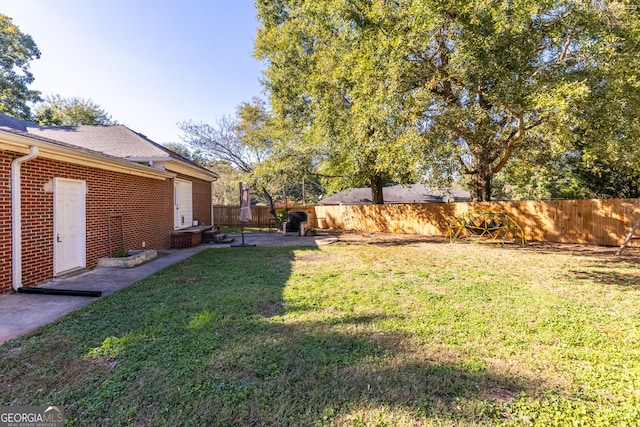 view of yard with a patio