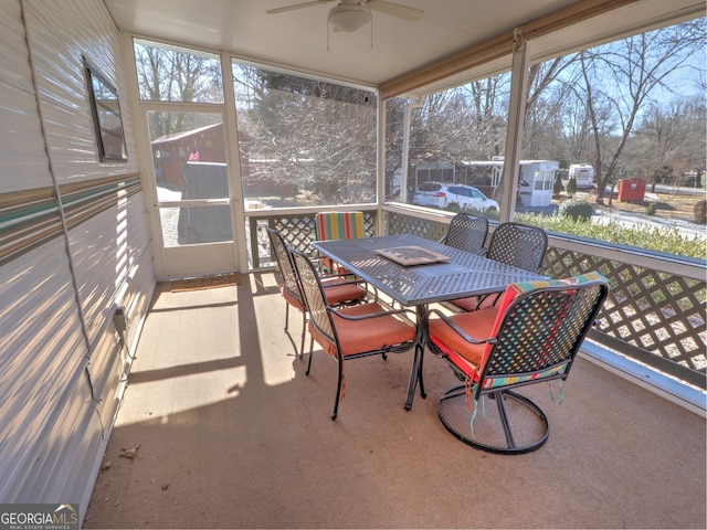 sunroom / solarium featuring a ceiling fan