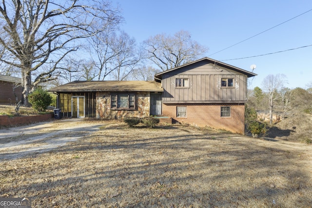 tri-level home with a front lawn