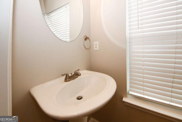 bathroom featuring sink