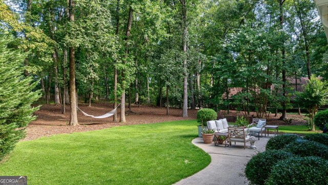 view of yard featuring a patio