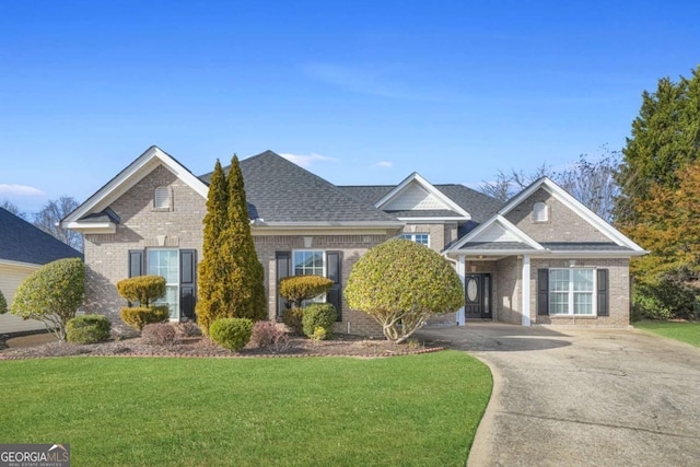 view of front of house with a front lawn