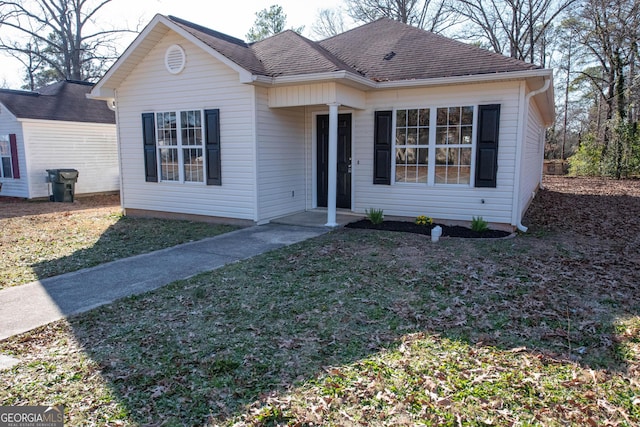 view of front of house with a front lawn