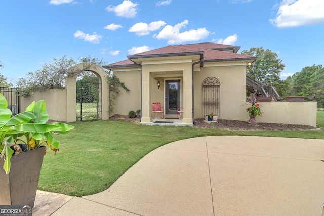 view of front of home with a front yard