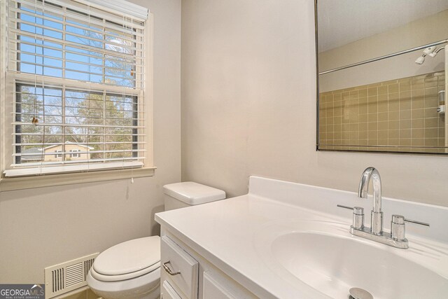 carpeted spare room featuring ceiling fan and a textured ceiling