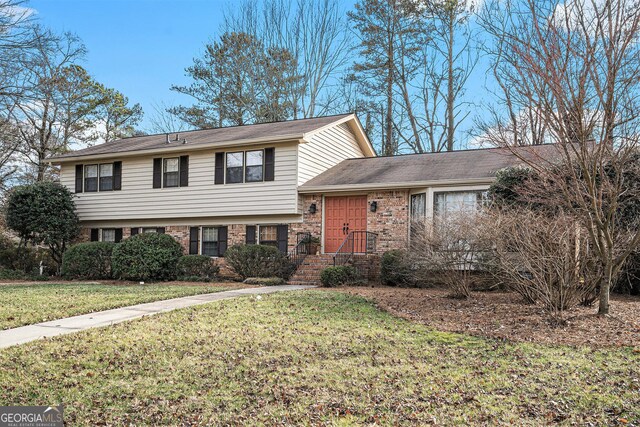 split level home featuring a front yard