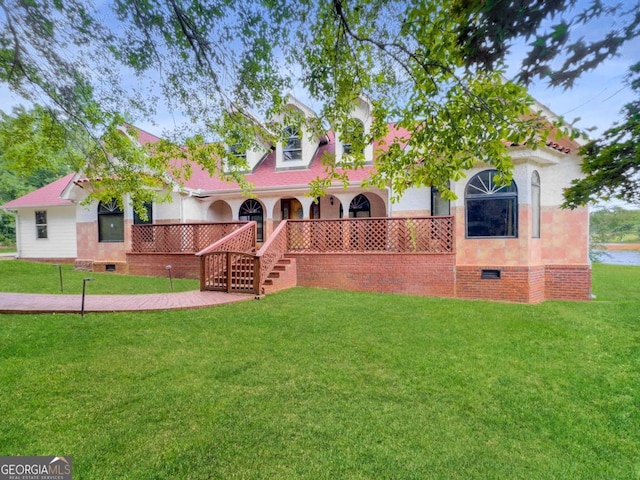 view of front of home with a front lawn