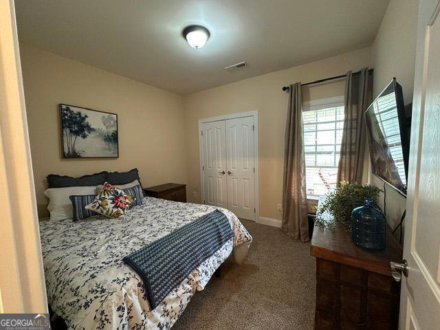 bedroom with carpet floors