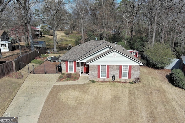 view of front of property with a front yard