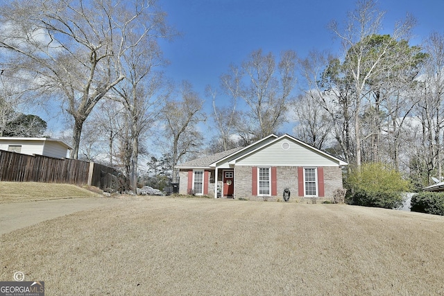 single story home with a front lawn