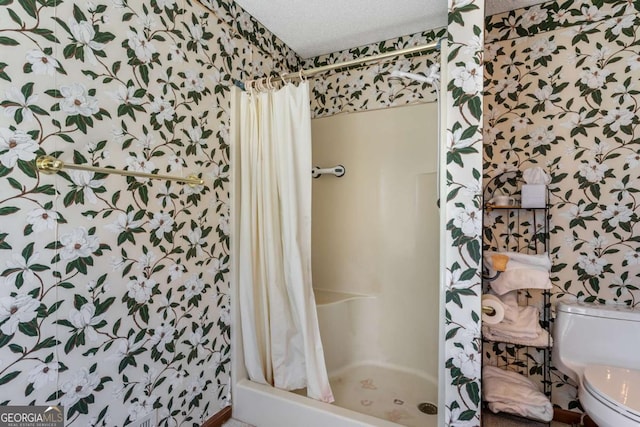 bathroom with curtained shower, a textured ceiling, and toilet