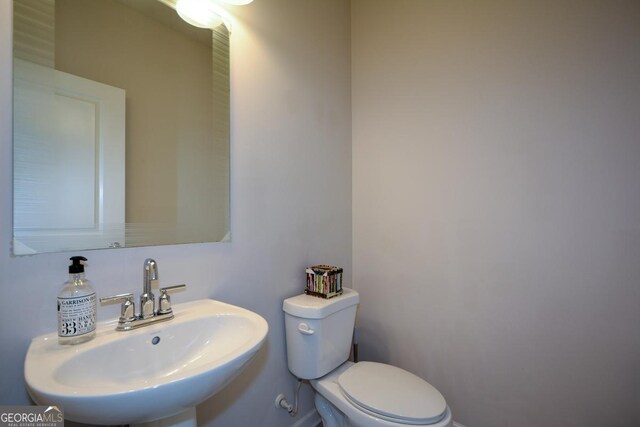 bathroom featuring toilet and sink