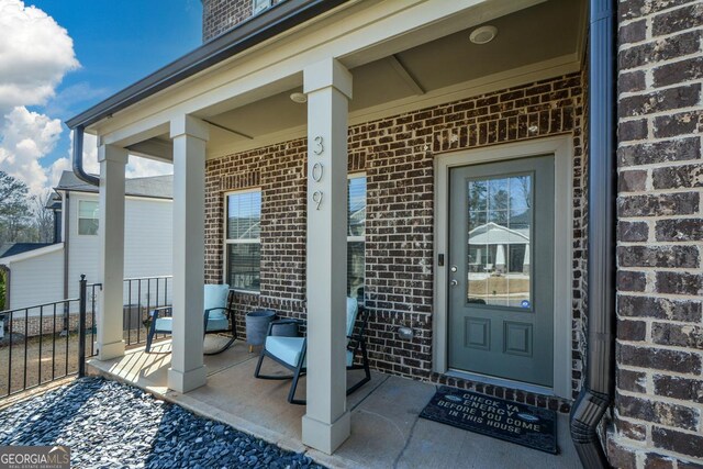 property entrance featuring a porch