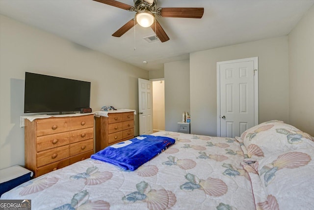 bedroom with ceiling fan