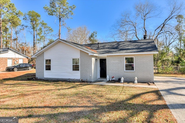 ranch-style house with a front yard