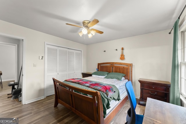 bedroom featuring ceiling fan, wood-type flooring, and a closet