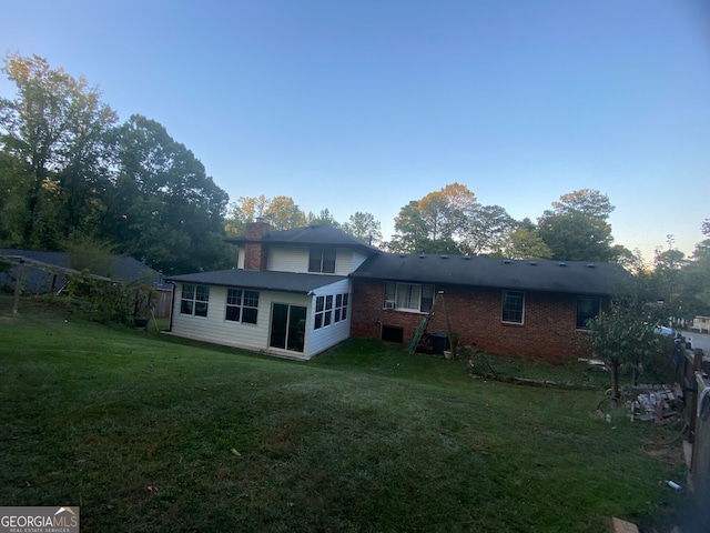 back of house featuring a yard