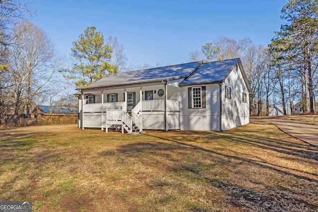 view of front of house with a porch and a front lawn