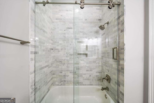 bathroom with enclosed tub / shower combo