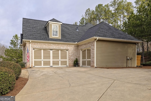 view of front facade featuring a garage